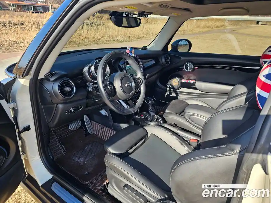 Mini Cooper 2017 1.5 Автомат в Москве № 652176, фото 15