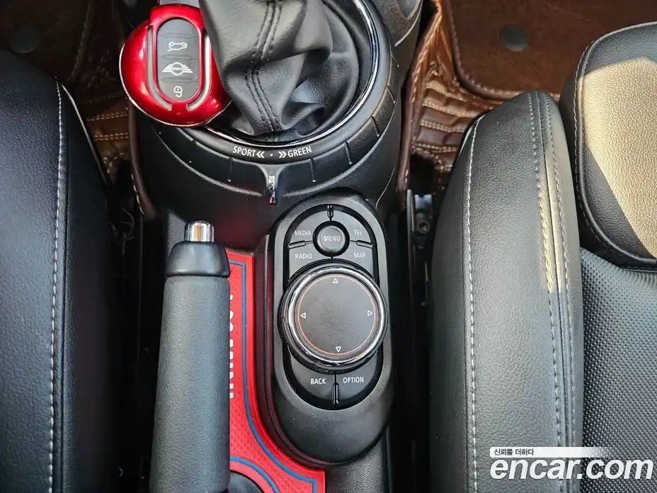 Mini Cooper 2017 1.5 Автомат в Москве № 652176, фото 16