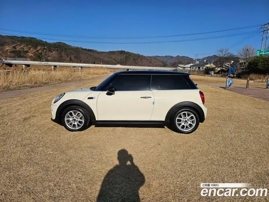 Mini Cooper 2017 1.5 Автомат в Москве № 652176, фото 4