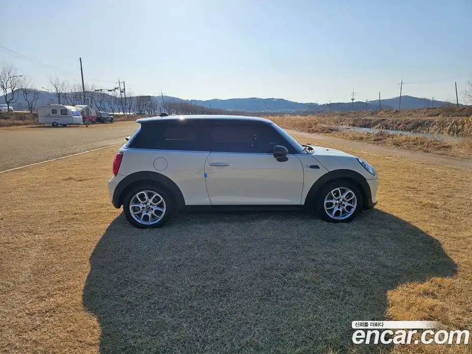 Mini Cooper 2017 1.5 Автомат в Москве № 652176, фото 8