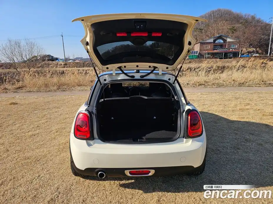 Mini Cooper 2017 1.5 Автомат в Москве № 652176, фото 9