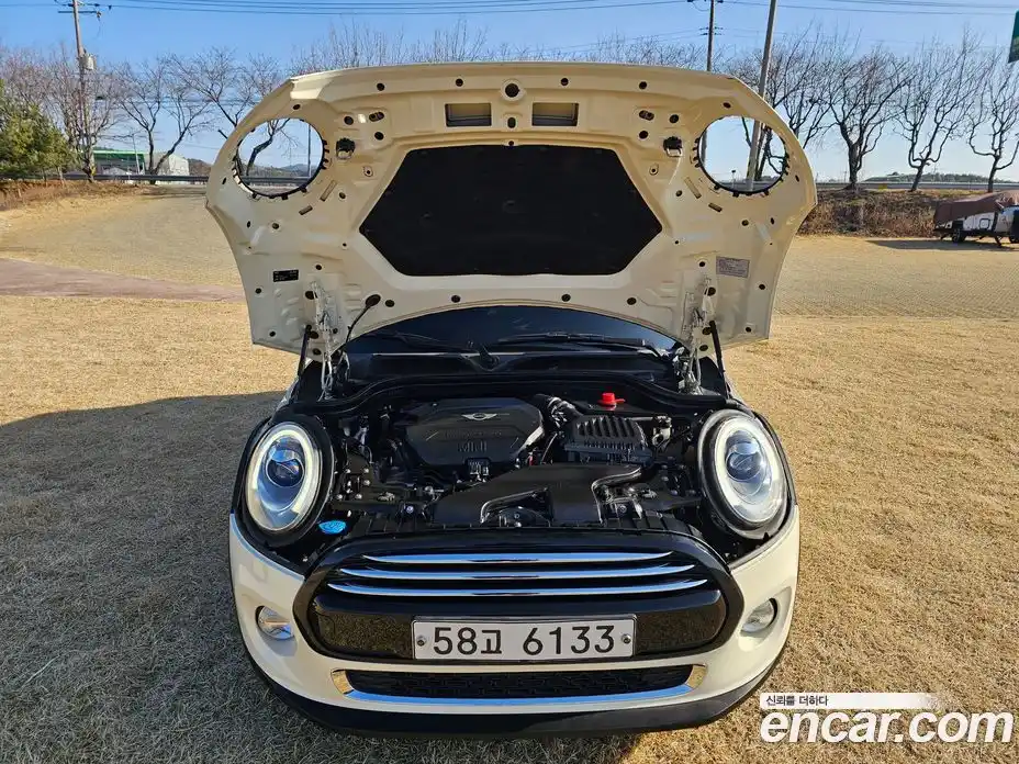 Mini Cooper 2017 1.5 Автомат в Москве № 652176, фото 10