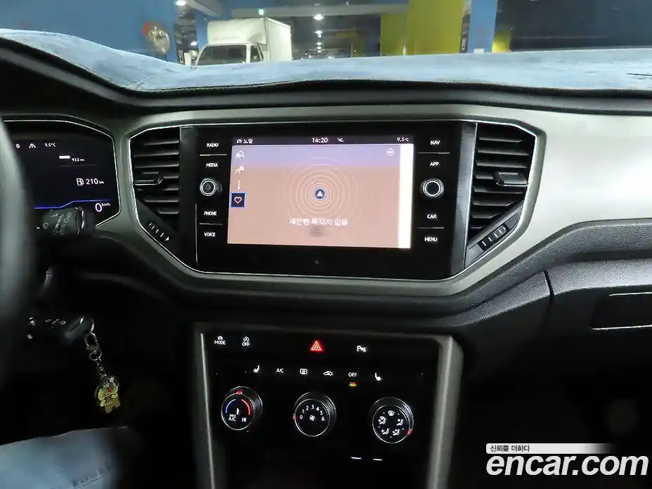 Volkswagen T-Roc 2022 2.0 Автомат в Москве № 652564, фото 18