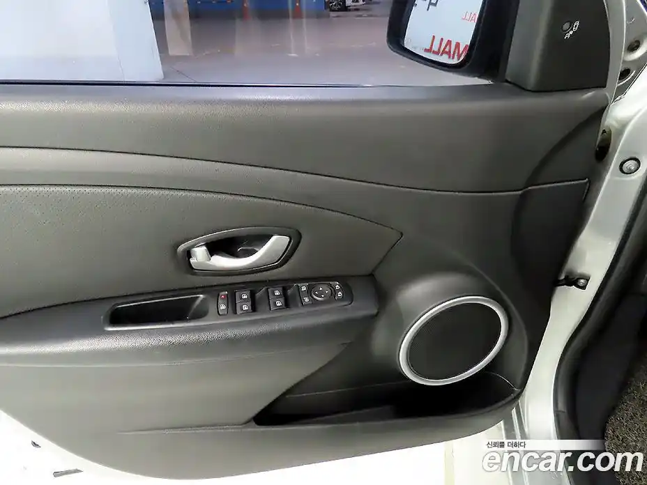 Renault SM3 2018 1.6 Автомат в Москве № 674263, фото 12