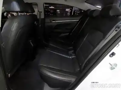 Hyundai Avante 2018 1.6 Автомат в Москве № 8635, миниатюра 7