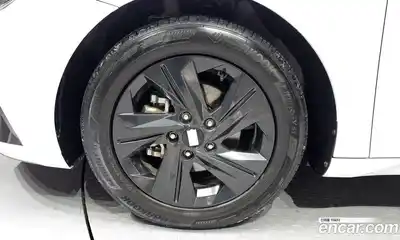 Hyundai Avante 2023 1.6 Автомат в Москве № 113651, миниатюра 5