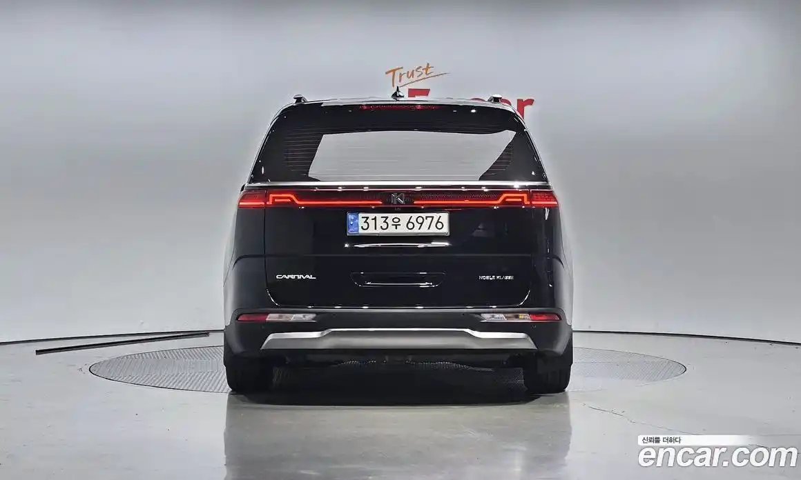 Kia Canival 2023 3.5 Автомат в Москве № 122414, фото 4