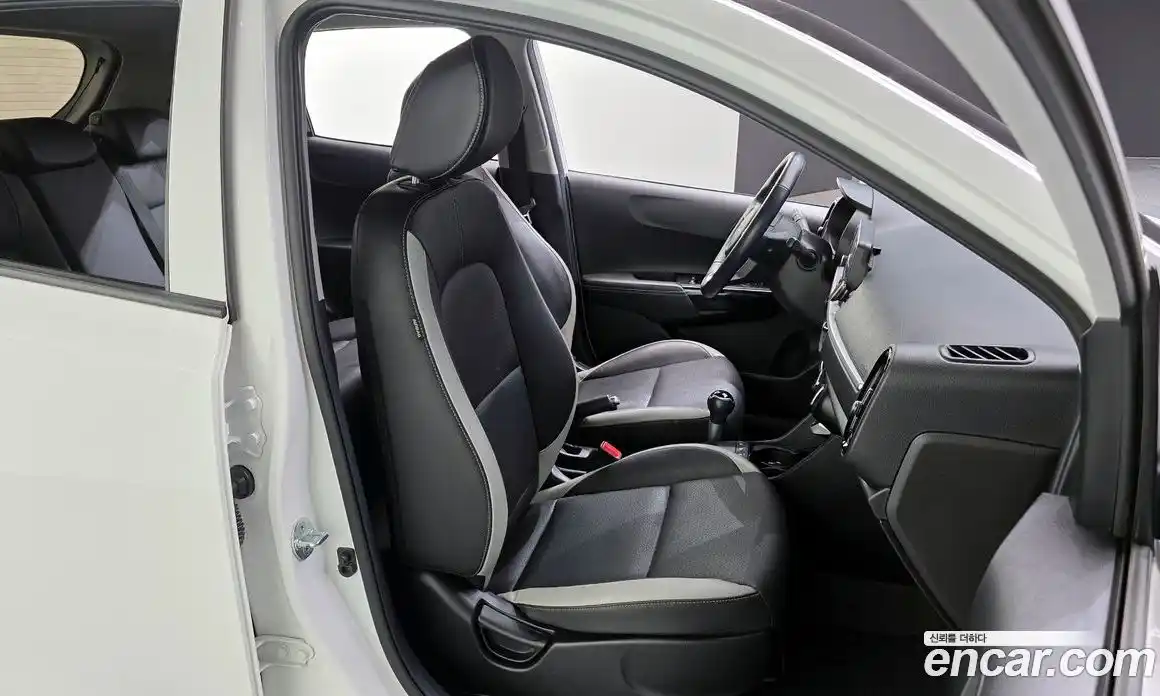 Kia Morning 2022 1.0 Автомат в Москве № 124580, фото 12