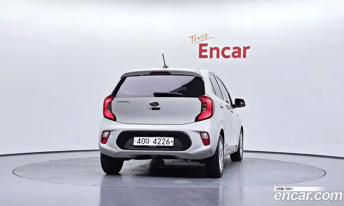 Kia Morning 2017 1.0 Автомат в Москве № 124747, фото 4