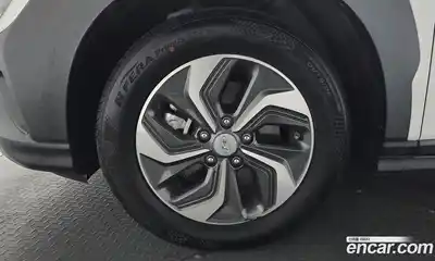 Hyundai Kona 2023 1.6 Автомат в Москве № 127242, миниатюра 5