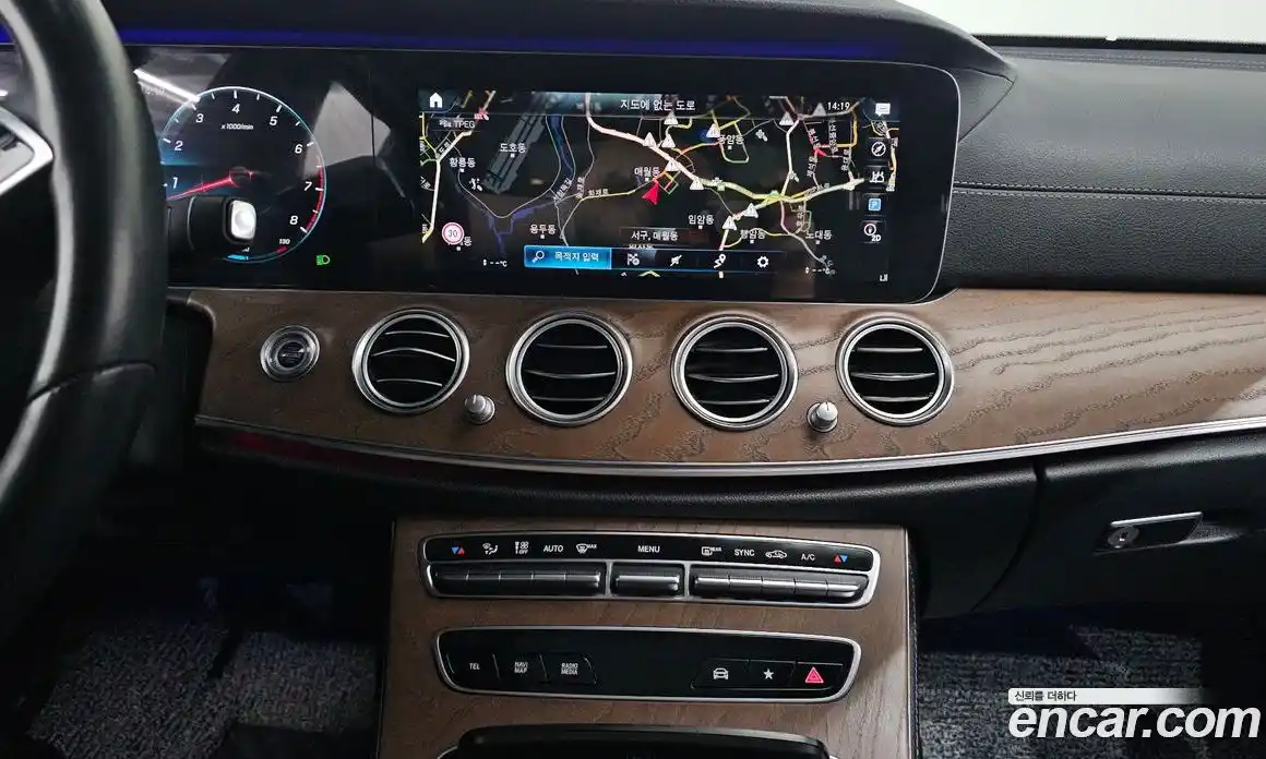 Mercedes-Benz E-Class 2021 2.0 Автомат в Москве № 142665, фото 12