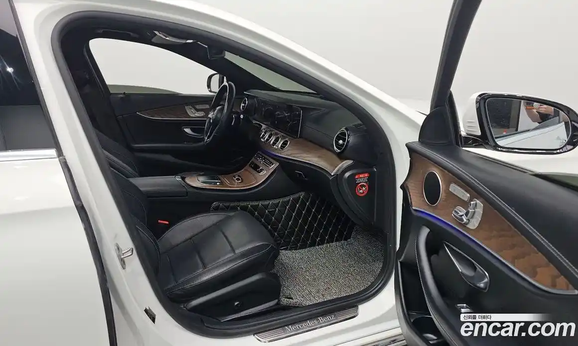 Mercedes-Benz E-Class 2021 2.0 Автомат в Москве № 142665, фото 18