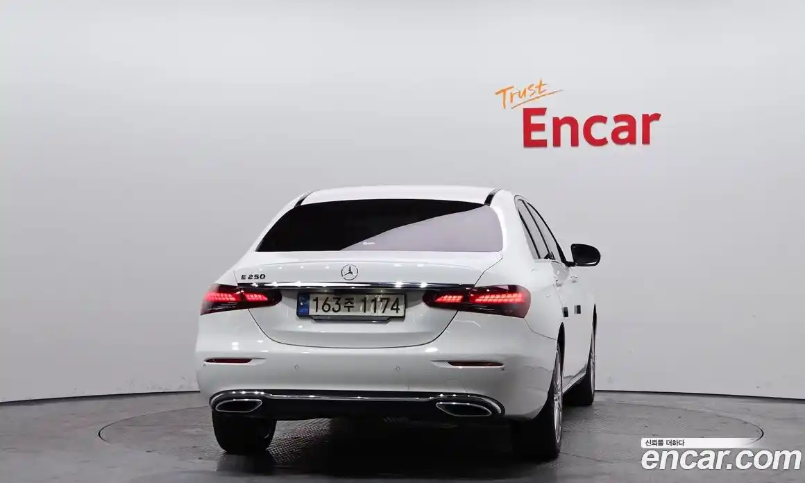 Mercedes-Benz E-Class 2021 2.0 Автомат в Москве № 142665, фото 4