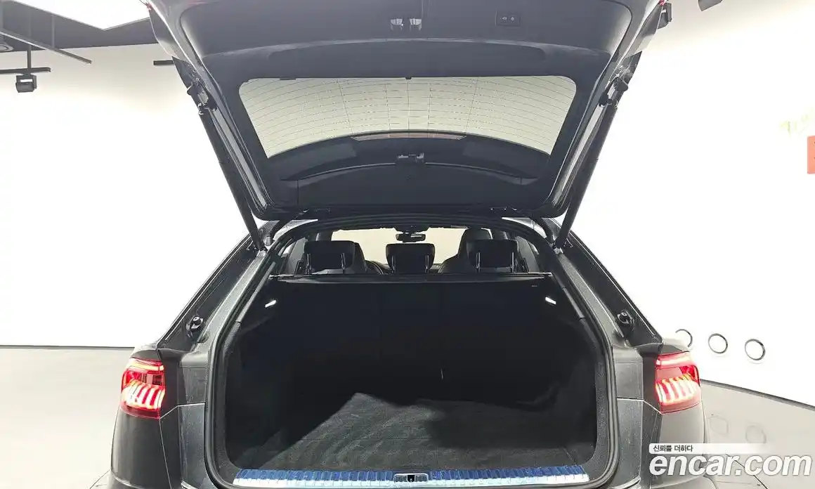 Audi Q8 2023 3.0 Автомат в Москве № 162448, фото 20