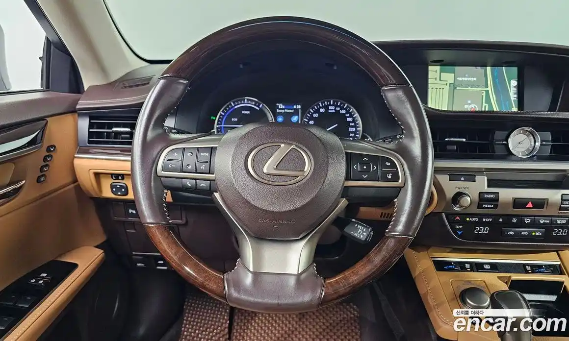 Lexus ES 2018 2.5 Автомат в Москве № 168129, фото 16