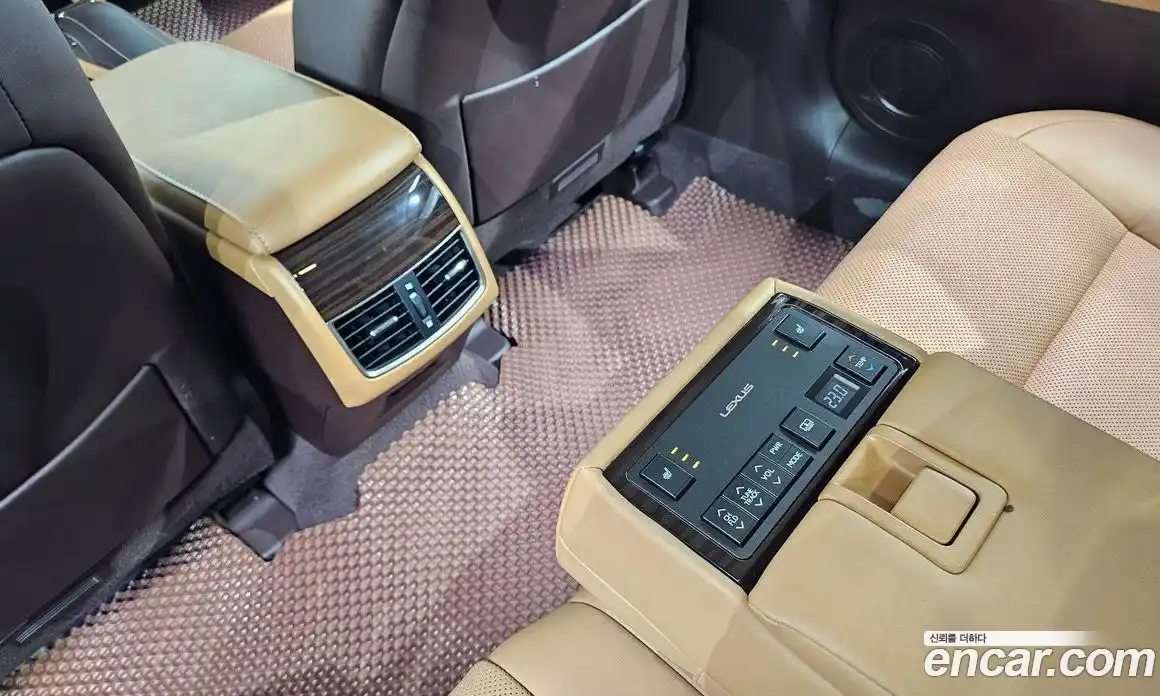 Lexus ES 2018 2.5 Автомат в Москве № 168129, фото 20