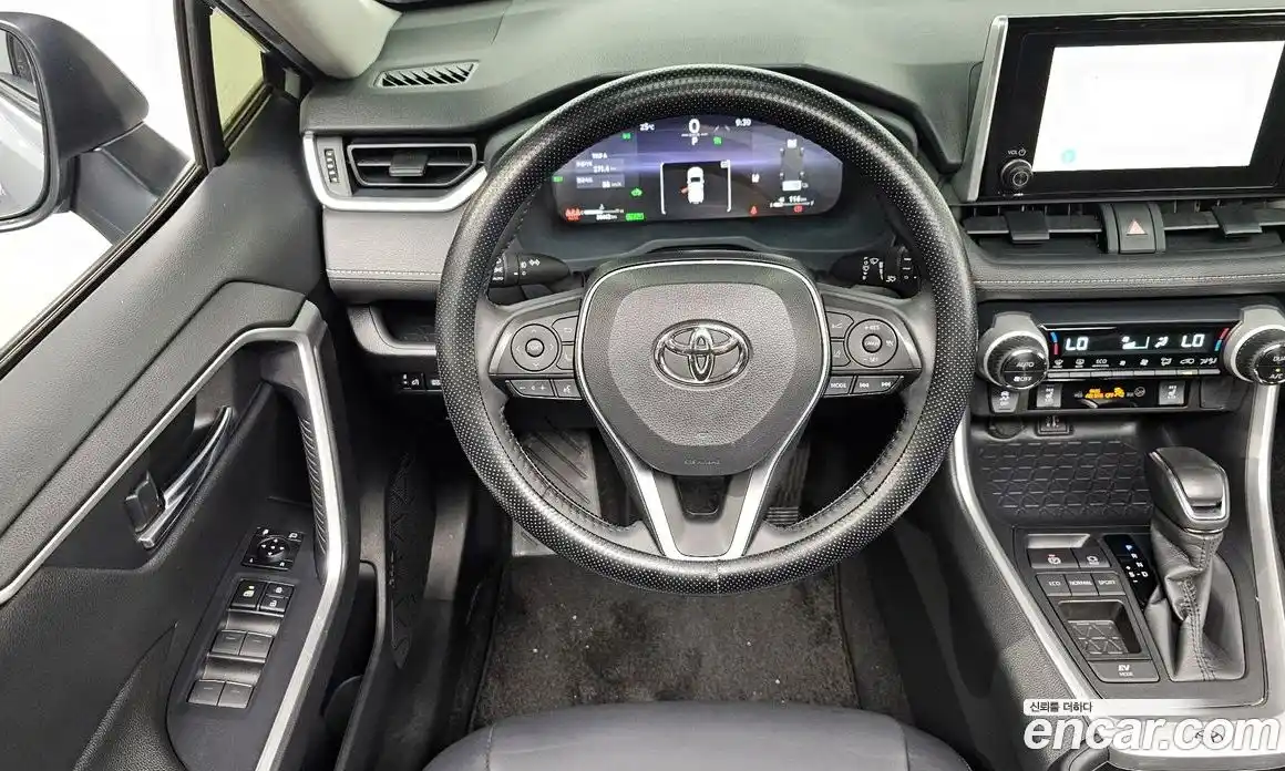 Toyota RAV4 2023 2.5 Автомат в Москве № 170147, фото 13