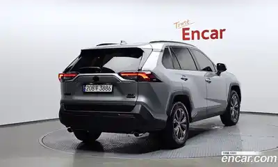 Toyota RAV4 2023 2.5 Автомат в Москве № 170147, миниатюра 2