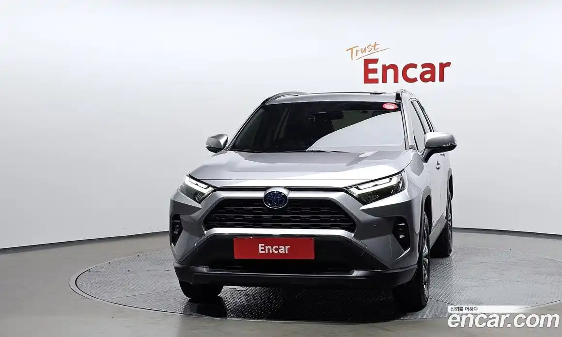 Toyota RAV4 2023 2.5 Автомат в Москве № 170147, фото 3