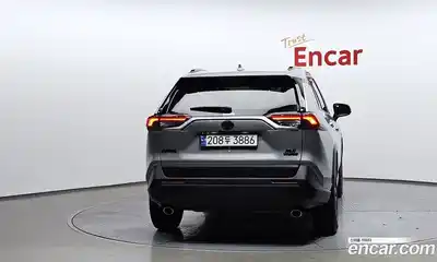 Toyota RAV4 2023 2.5 Автомат в Москве № 170147, миниатюра 4