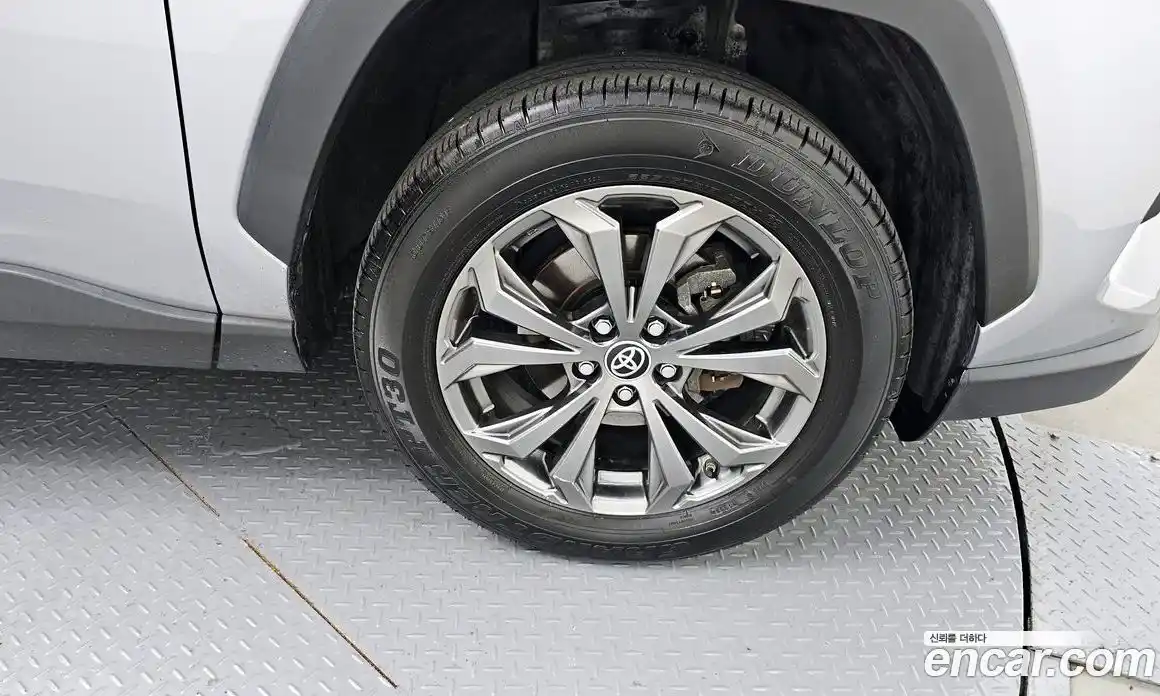 Toyota RAV4 2023 2.5 Автомат в Москве № 170147, фото 5