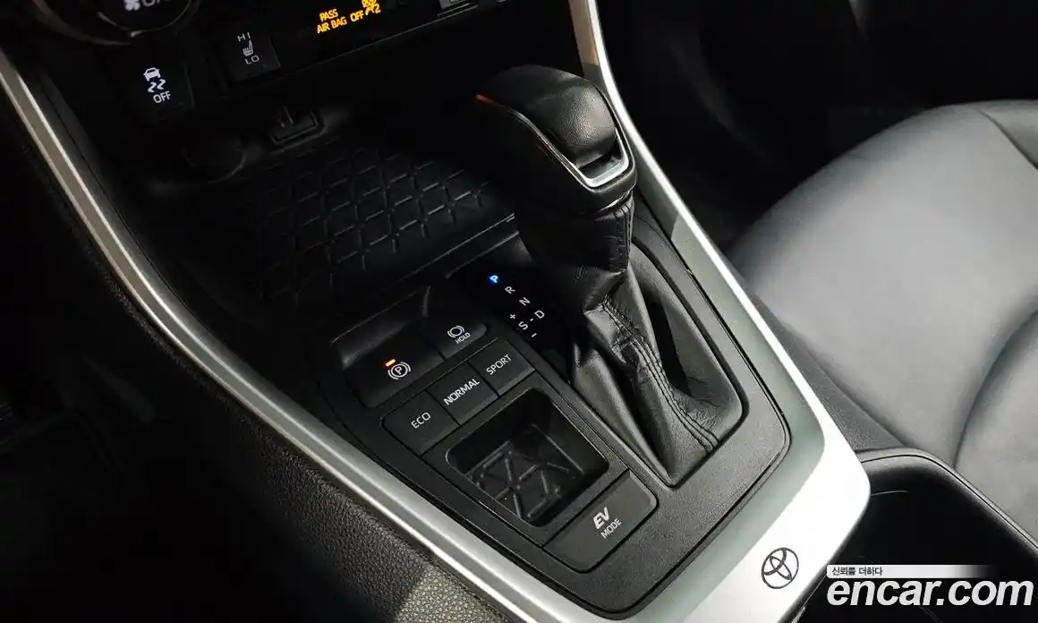 Toyota RAV4 2023 2.5 Автомат в Москве № 170147, фото 9