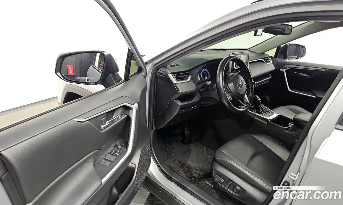 Toyota RAV4 2023 2.5 Автомат в Москве № 170147, фото 10