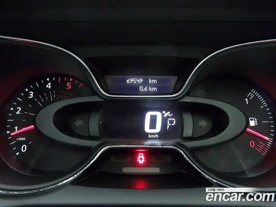 Renault QM3 2018 1.5 Автомат в Москве № 185748, фото 10