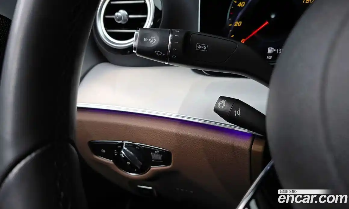 Mercedes-Benz E-Class 2021 2.0 Автомат в Москве № 194155, фото 20