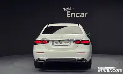 Mercedes-Benz E-Class 2021 2.0 Автомат в Москве № 194155, миниатюра 4