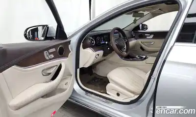 Mercedes-Benz E-Class 2017 2.0 Автомат в Москве № 195756, миниатюра 10