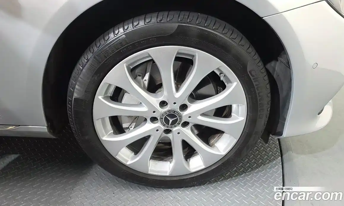 Mercedes-Benz E-Class 2018 2.0 Автомат в Москве № 212292, фото 4