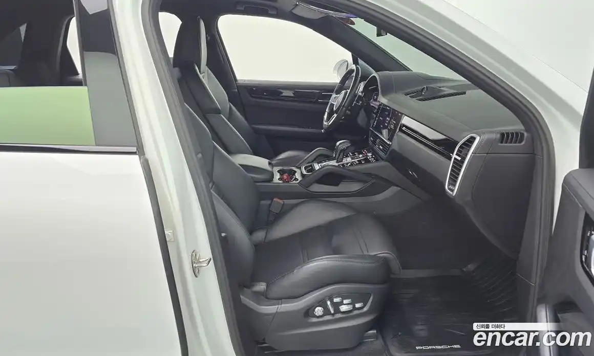 Porsche Cayenne 2020 3.0 Автомат в Москве № 213209, фото 11