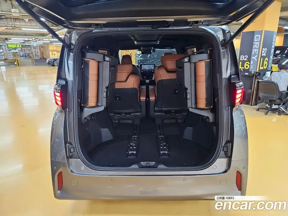 Toyota Alphard 2024 2.5 Автомат в Москве № 215630, фото 14