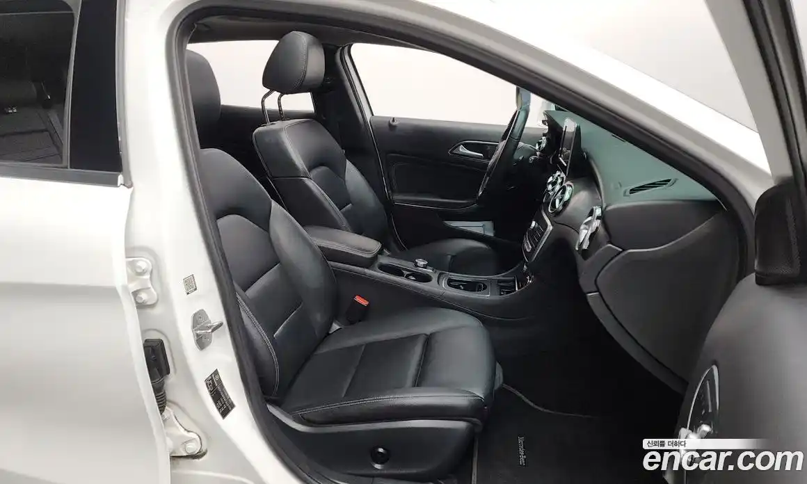 Mercedes-Benz GLA-Class 2019 2.0 Автомат в Москве № 228936, фото 11