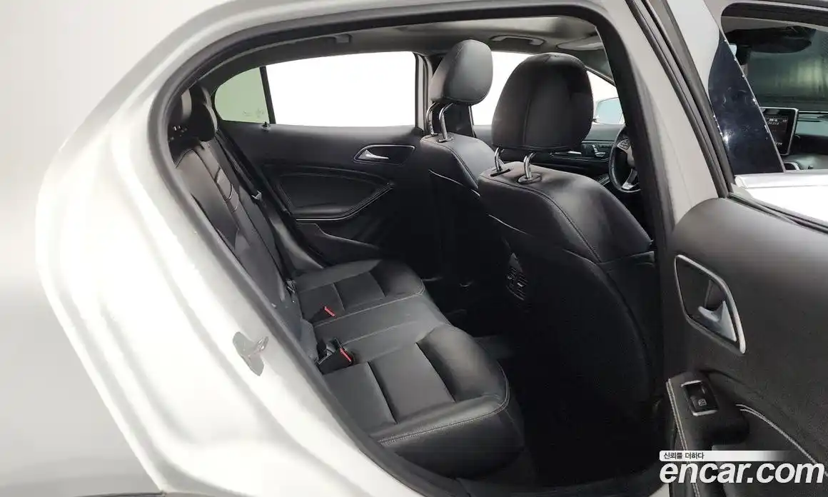 Mercedes-Benz GLA-Class 2019 2.0 Автомат в Москве № 228936, фото 12