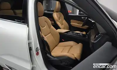 Volvo XC60 2022 2.0 Автомат в Москве № 230524, миниатюра 10