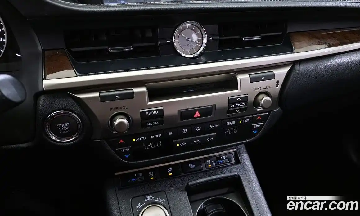 Lexus ES 2015 3.5 Автомат в Москве № 232042, фото 17