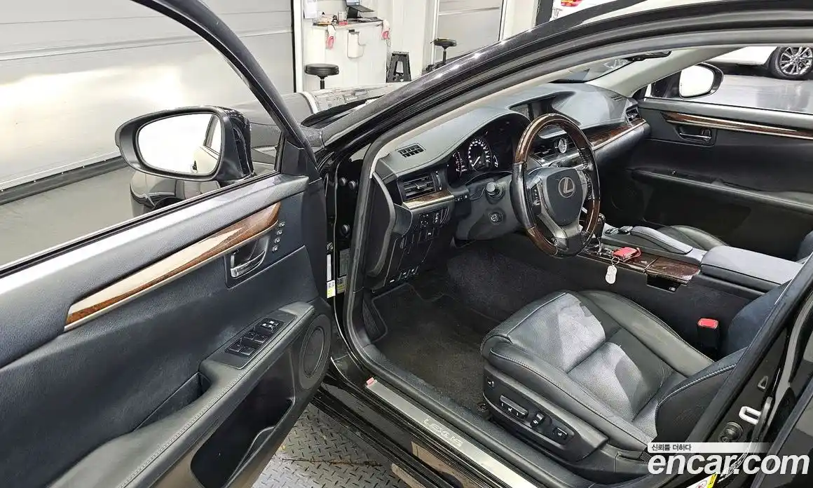 Lexus ES 2015 3.5 Автомат в Москве № 232042, фото 10