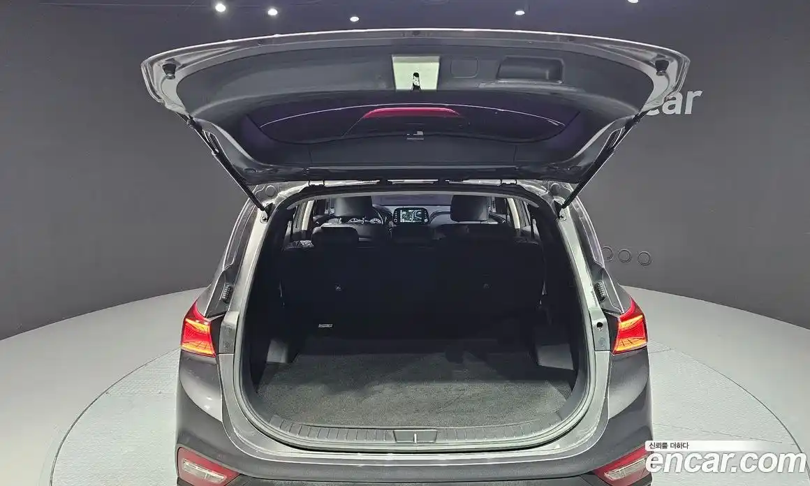 Hyundai Santa Fe 2019 2.0 Автомат в Москве № 320608, фото 19