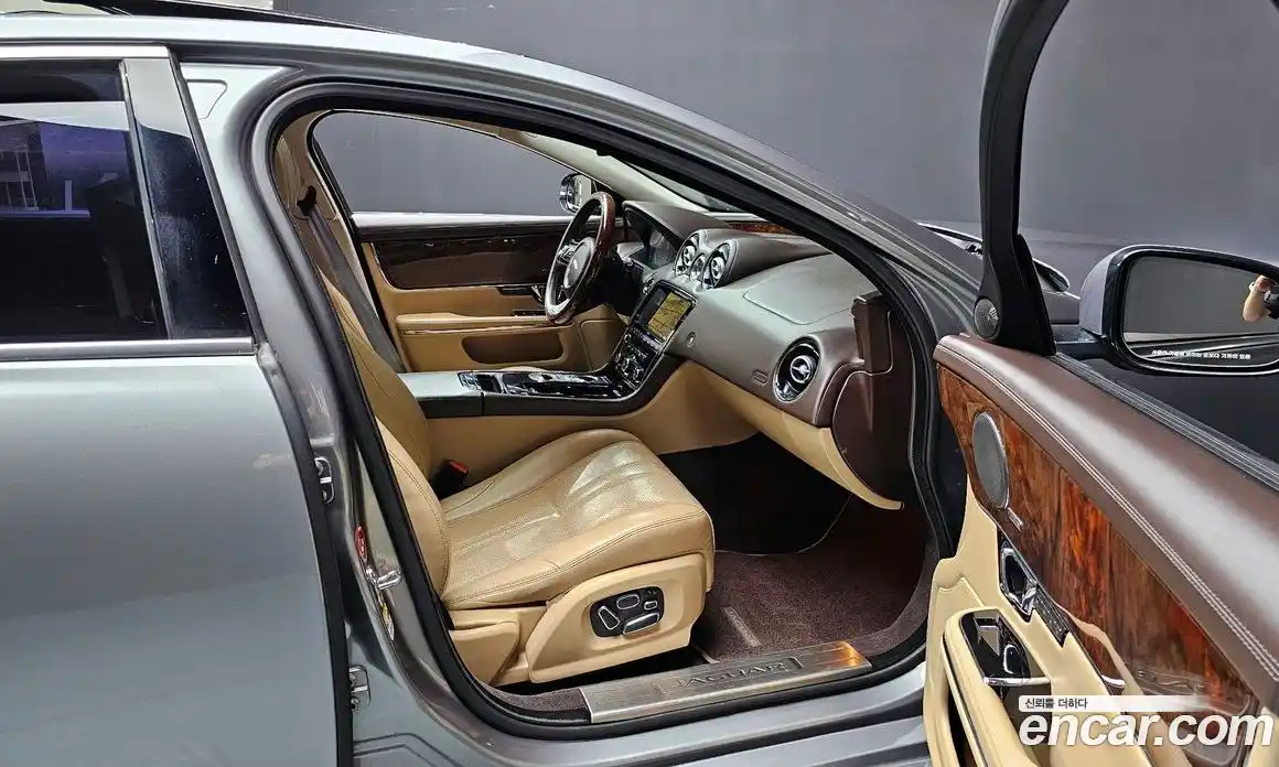 Jaguar XJ 2015 3.0 Автомат в Москве № 331539, фото 11