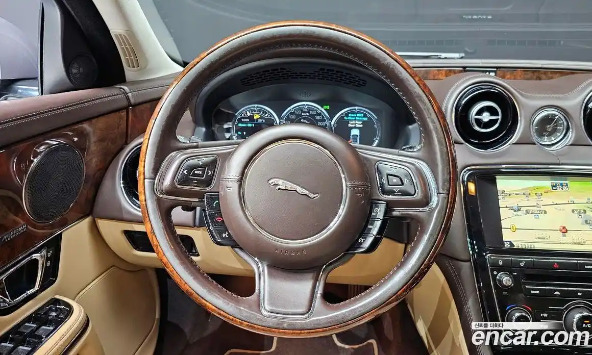 Jaguar XJ 2015 3.0 Автомат в Москве № 331539, фото 13