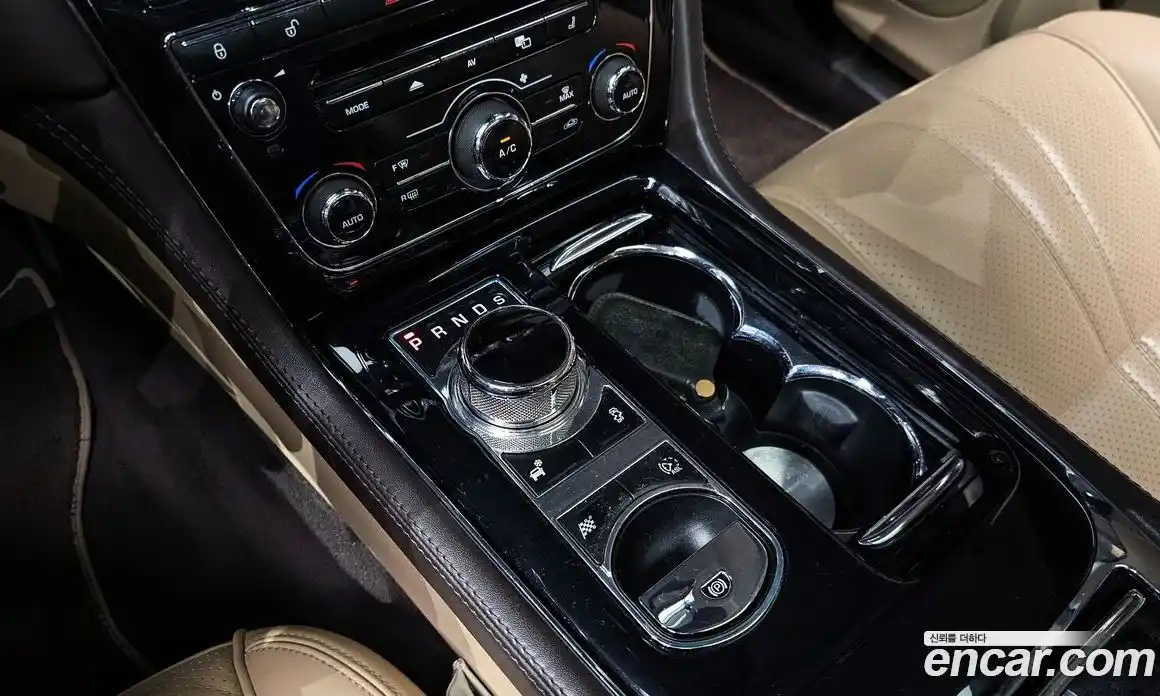 Jaguar XJ 2015 3.0 Автомат в Москве № 331539, фото 9