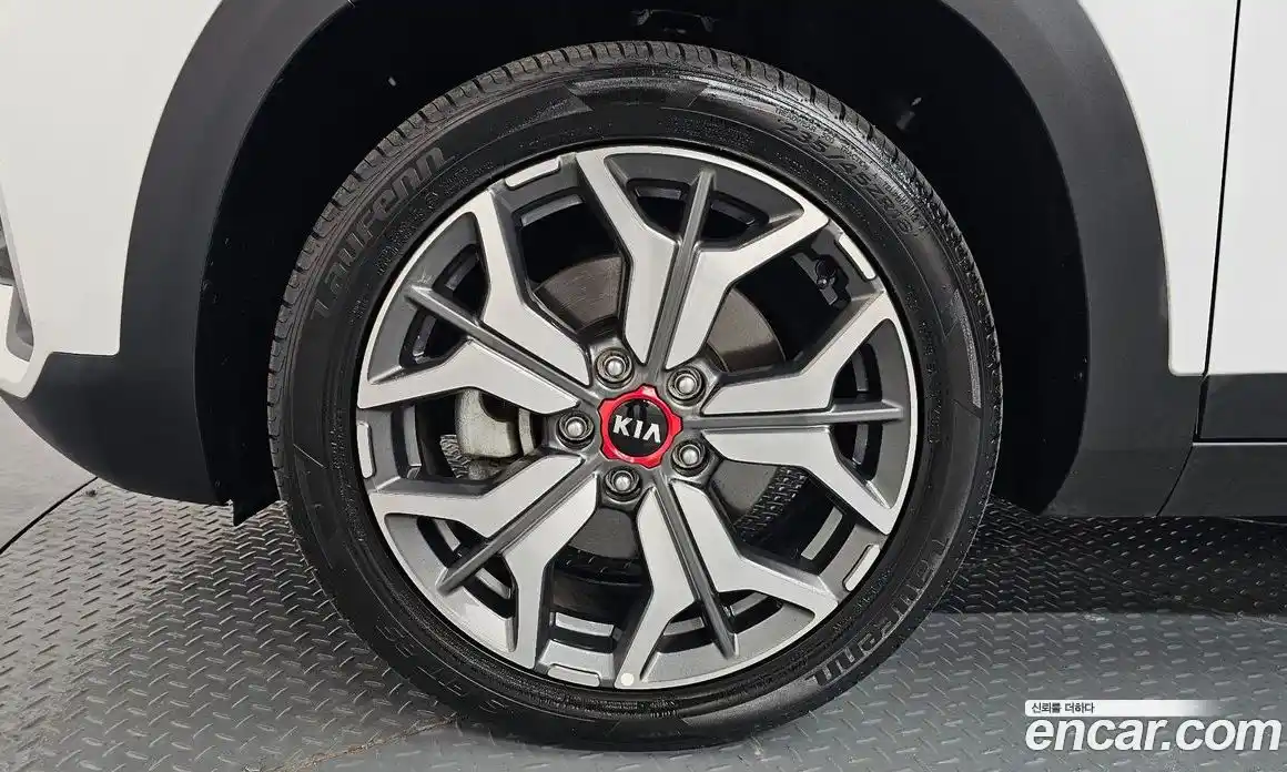 Kia Seltos 2020 1.6 Автомат в Москве № 339090, фото 5