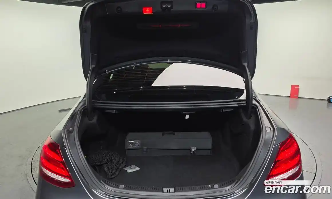 Mercedes-Benz E-Class 2017 2.0 Автомат в Москве № 343076, фото 20