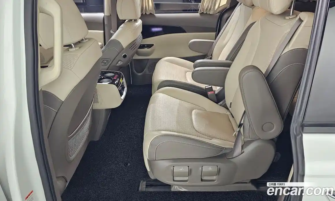 Kia Canival 2023 3.5 Автомат в Москве № 643951, фото 13