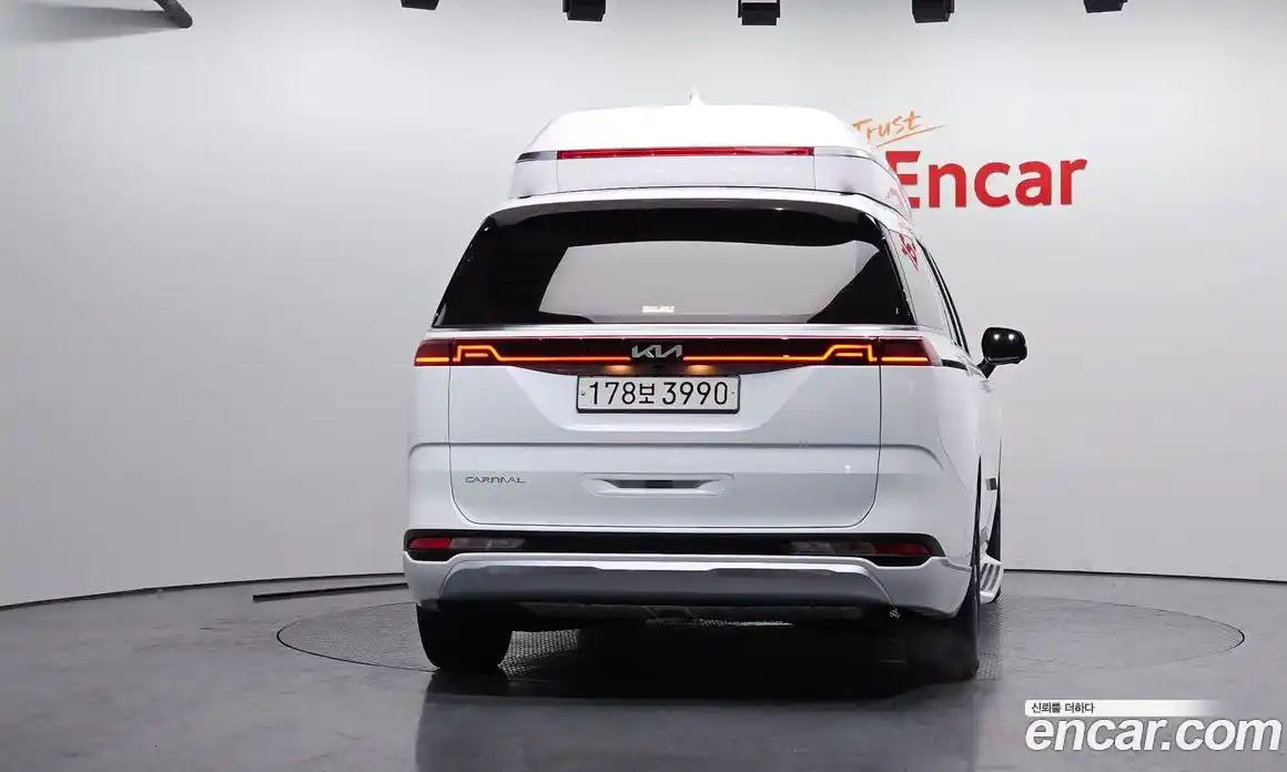 Kia Canival 2023 3.5 Автомат в Москве № 643951, фото 4