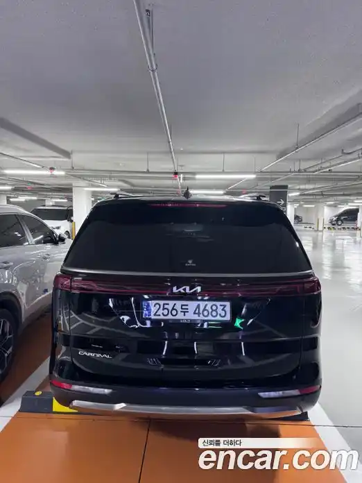 Kia Canival 2023 3.5 Автомат в Москве № 670580, фото 6