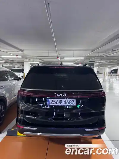 Kia Canival 2023 3.5 Автомат в Москве № 670580, миниатюра 6