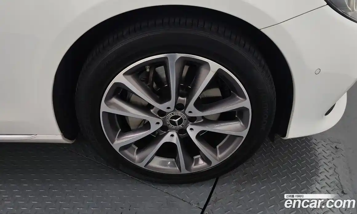 Mercedes-Benz E-Class 2019 2.0 Автомат в Москве № 677784, фото 5